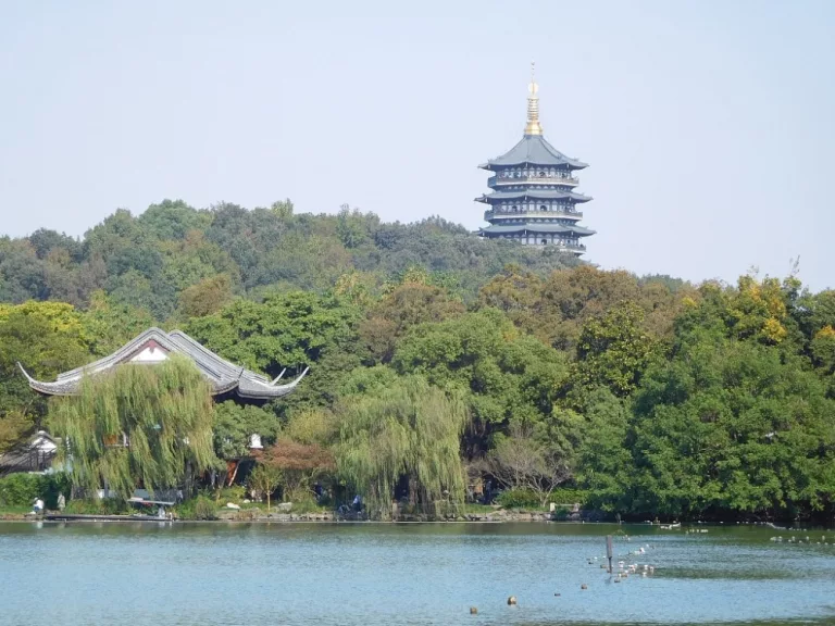 A Guide to Enjoying West Lake's Scenic Beauty